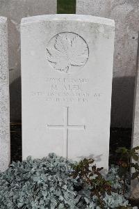 Bethune Town Cemetery - Alek, Mike